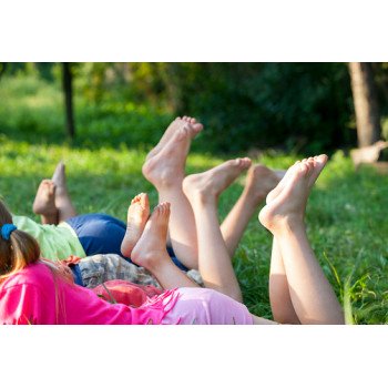 Was kann man für die gesunde Entwicklung der Kinderfüße tun?